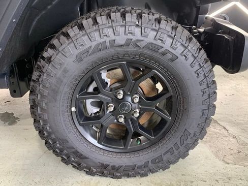 Used 2025 Jeep Wrangler Unlimited Sport AWD/4WD image 11