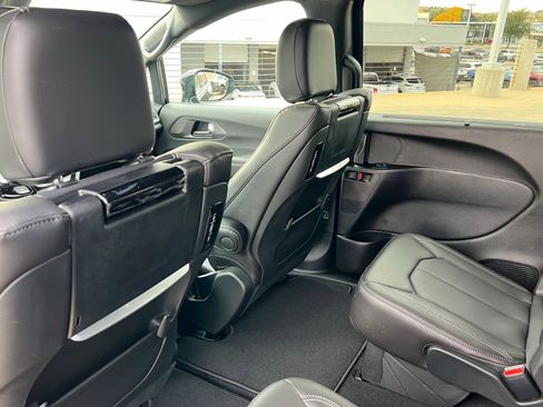 New 2026 Chrysler Pacifica Select image 18