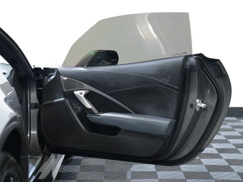 Used 2015 Chevrolet Corvette Z06 w/ 3LZ Preferred Equipment Group image 24
