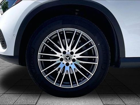 Certified 2026 Mercedes-Benz GLC 300 4MATIC image 5