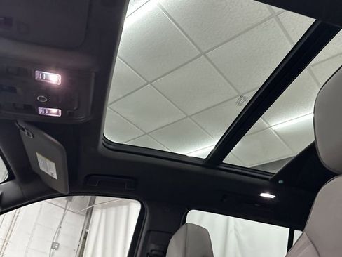 Used 2021 GMC Yukon SLT w/ SLT Luxury Plus Package image 18