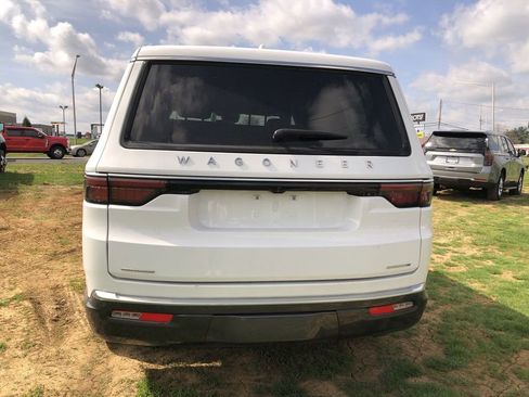 Used 2022 Jeep Wagoneer Series I AWD/4WD image 19