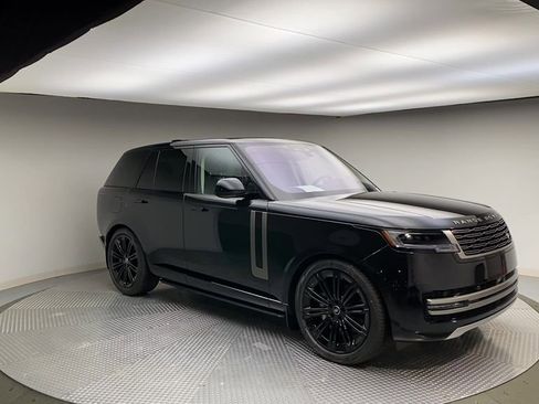 Used 2023 Land Rover Range Rover SE AWD/4WD image 2