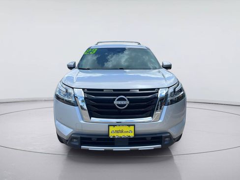 Used 2023 Nissan Pathfinder SL FWD image 2