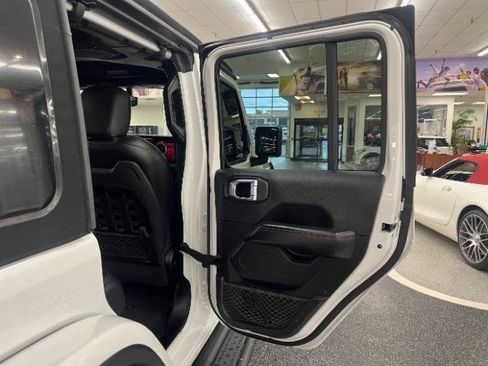 Used 2021 Jeep Wrangler Unlimited Rubicon AWD/4WD image 32