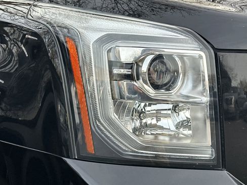 Used 2018 GMC Yukon Denali w/ Open Road Package image 11