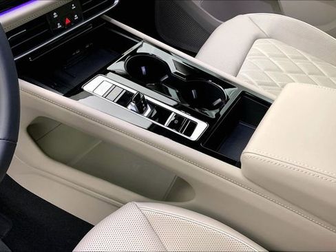 Used 2025 Volkswagen Atlas SEL Premium R-Line image 17