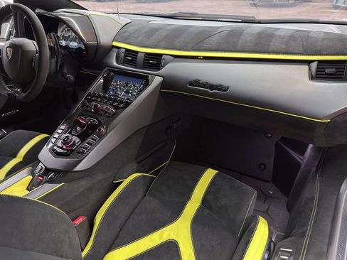 Used 2019 Lamborghini Aventador SVJ AWD/4WD image 23