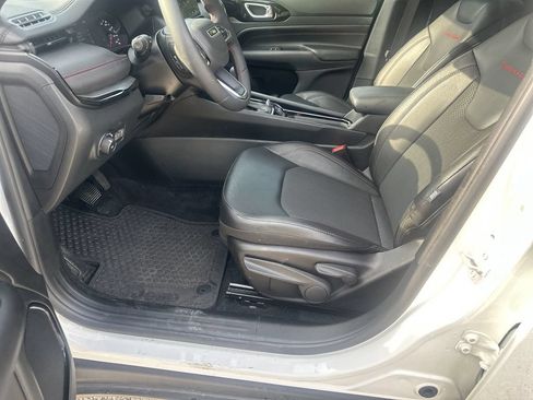 Used 2025 Jeep Compass Trailhawk AWD/4WD image 9