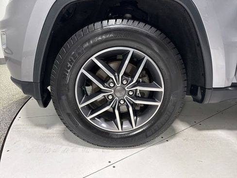 Used 2019 Jeep Grand Cherokee Limited AWD/4WD image 9