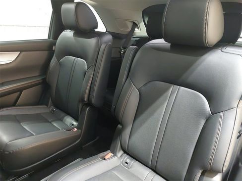 Used 2024 MAZDA CX-90 Plug-In Hybrid w/ Premium Pkg image 16