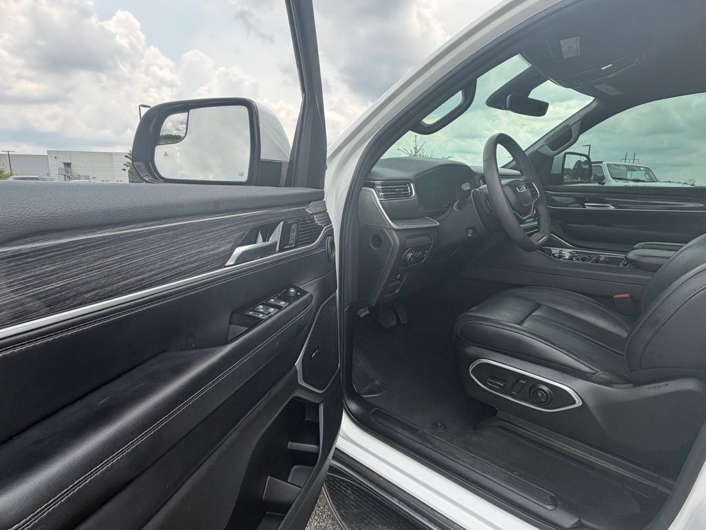 Used 2022 Jeep Wagoneer Series II AWD/4WD image 37