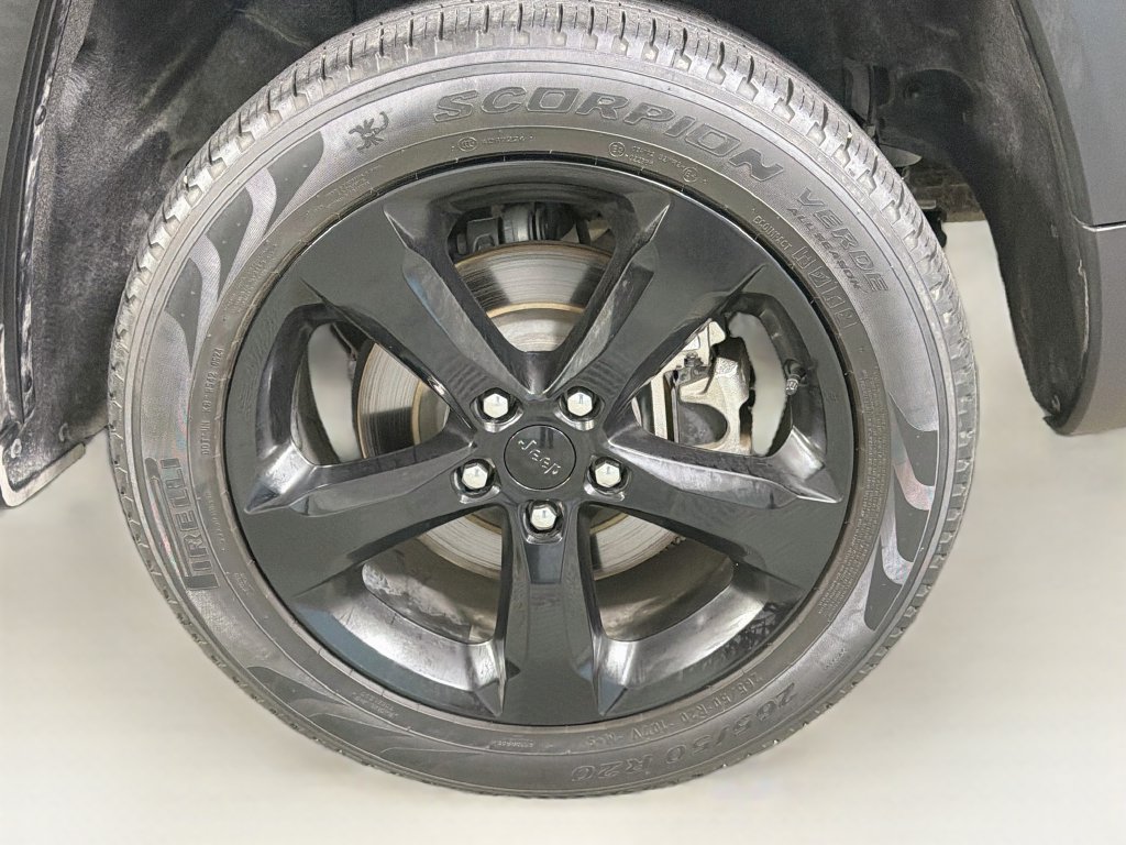 Used 2024 Jeep Grand Cherokee L Limited w/ Black Appearance Package RWD image 35