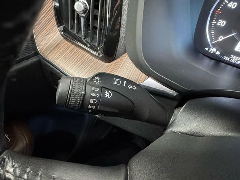 Used 2021 Volvo XC60 T5 Momentum image 38