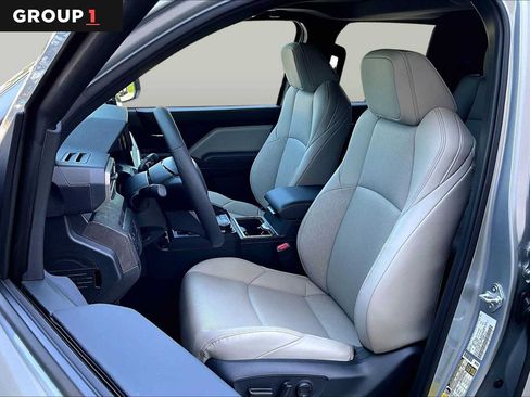Used 2025 Toyota Tacoma Limited AWD/4WD image 9