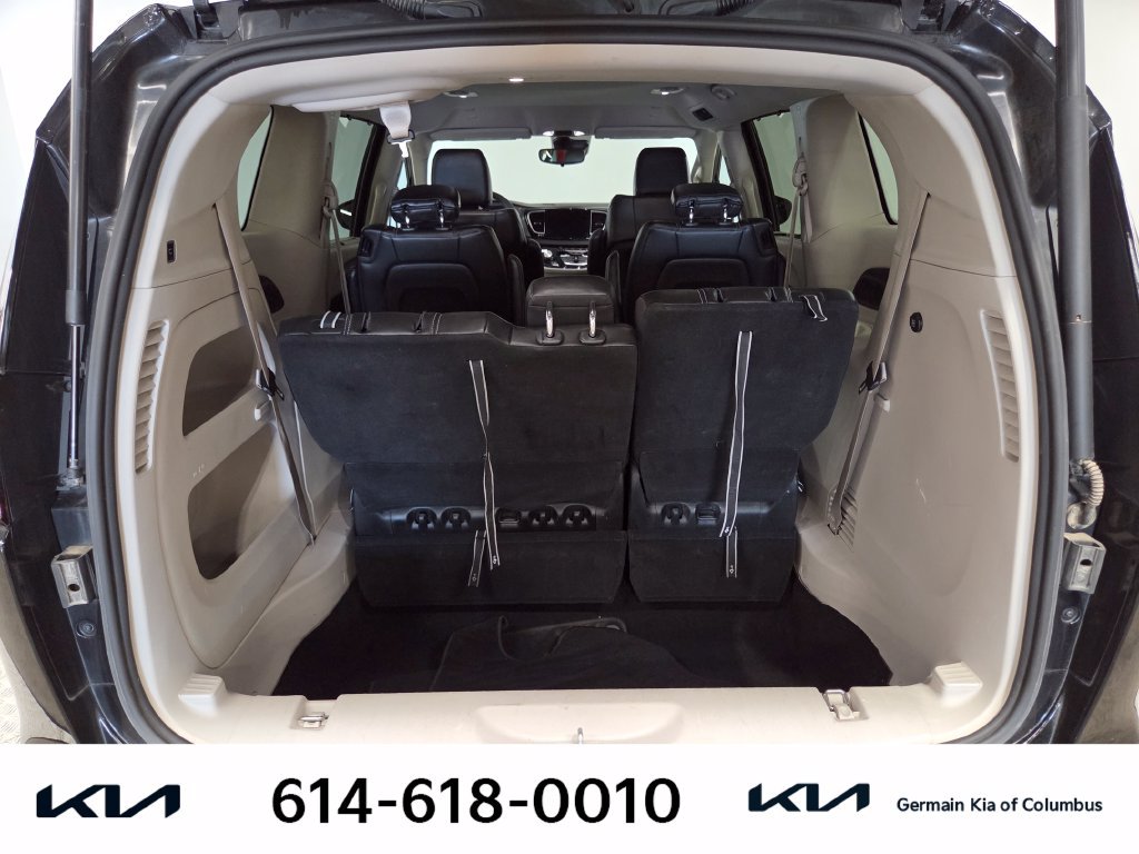 Used 2023 Chrysler Pacifica Touring-L FWD image 20