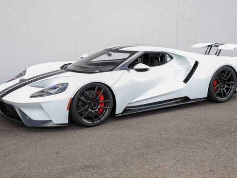Used 2017 Ford GT RWD image 23