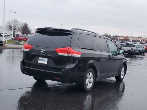 Used 2011 Toyota Sienna LE image 7