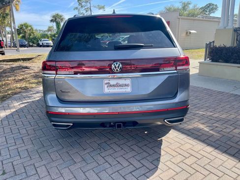 Used 2025 Volkswagen Atlas SE FWD image 4