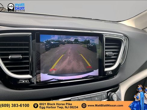Used 2024 Chrysler Pacifica Touring-L FWD image 21