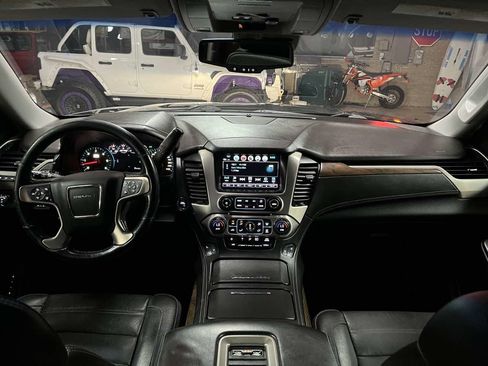 Used 2019 GMC Yukon Denali AWD/4WD image 8