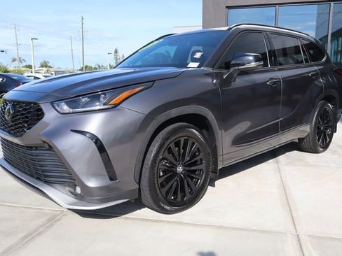 Used 2023 Toyota Highlander XSE FWD image 8