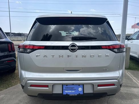 Used 2025 Nissan Pathfinder SL w/ Lighting Package (N92) FWD image 6