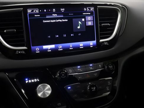 Certified 2025 Chrysler Pacifica Select FWD image 15
