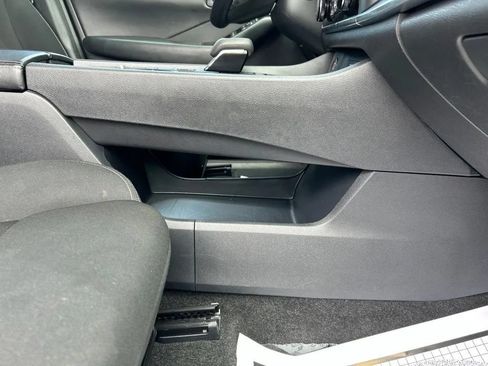 Used 2024 Nissan Rogue S FWD image 28