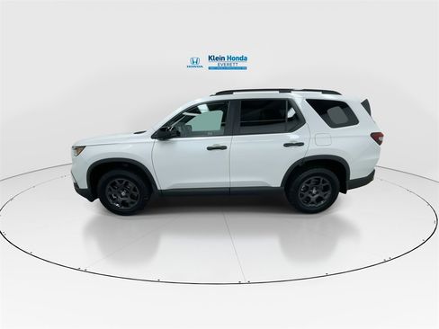 Certified 2025 Honda Pilot TrailSport image 7