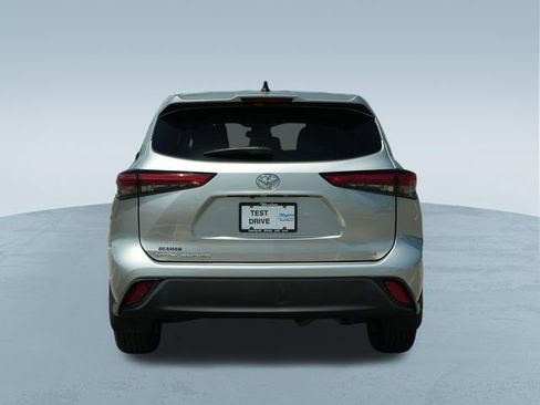 Used 2023 Toyota Highlander LE FWD image 7