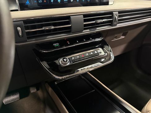 Used 2023 Lincoln Corsair AWD w/ Equipment Group 101A image 81