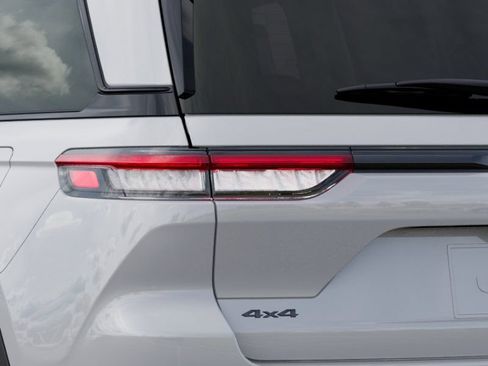 New 2025 Jeep Grand Cherokee Limited w/ Black Appearance Package AWD/4WD image 10
