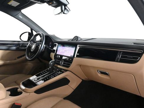 Certified 2024 Porsche Macan AWD/4WD image 17