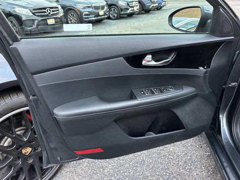 Used 2019 Kia Forte S w/ S Premium Package image 10