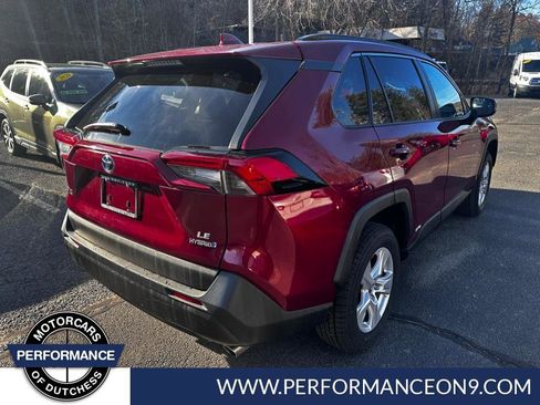 Used 2019 Toyota RAV4 LE w/ Carpet Mat Package image 10