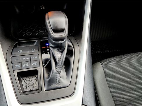 Used 2023 Toyota RAV4 LE image 28
