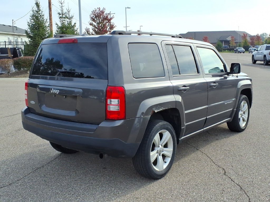 Used 2014 Jeep Patriot Latitude AWD/4WD image 4