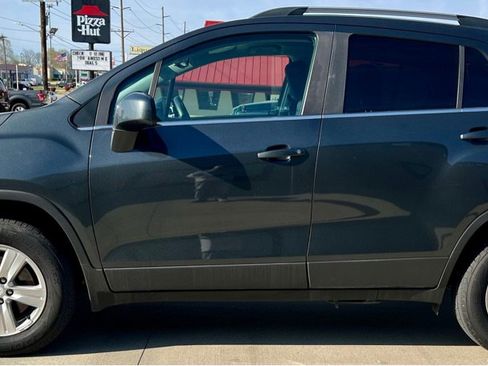 Used 2020 Chevrolet Trax LT AWD/4WD image 4