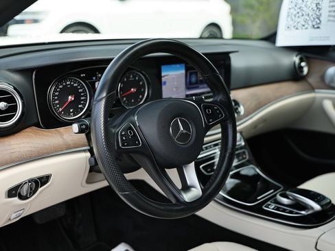 Used 2017 Mercedes-Benz E 400 4MATIC Wagon image 20