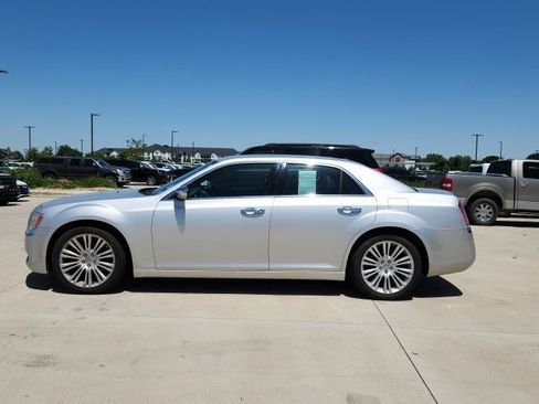 Used 2012 Chrysler 300 Limited w/ Luxury Group RWD image 2