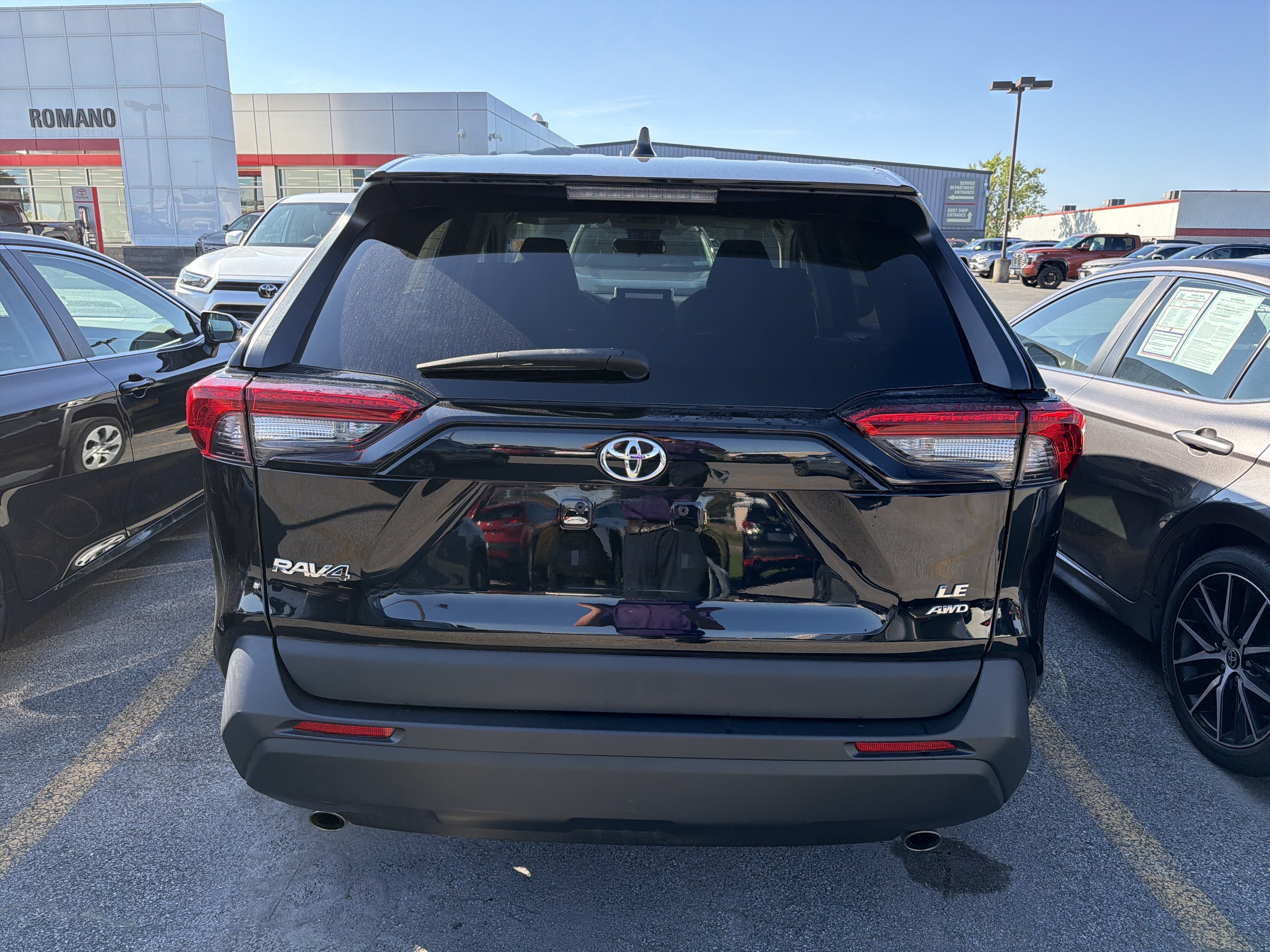 Used 2023 Toyota RAV4 LE AWD/4WD image 6
