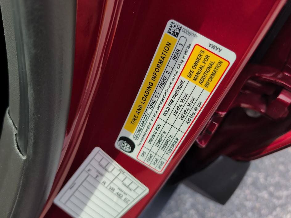 Used 2025 Chevrolet Trax LT w/ LT Convenience Package FWD image 31