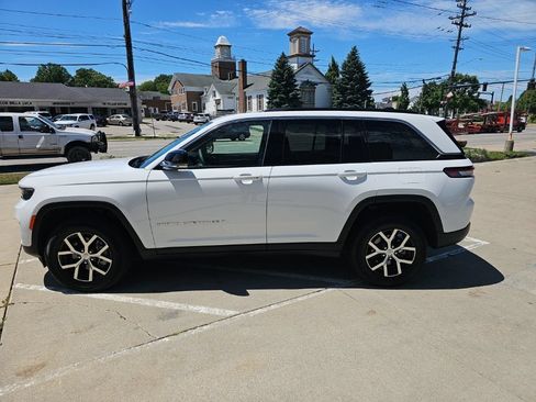Certified 2025 Jeep Grand Cherokee Limited AWD/4WD image 9