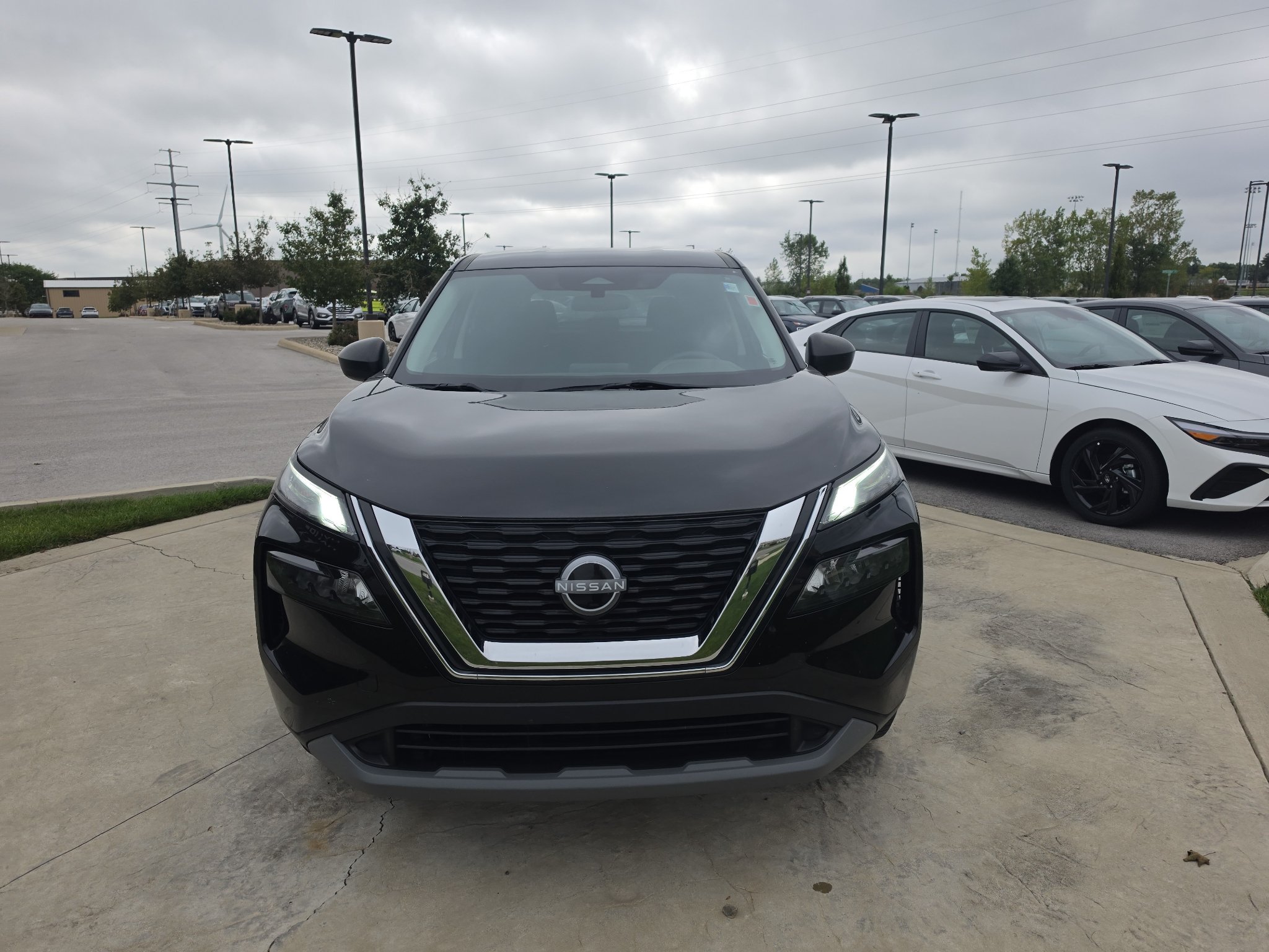 Used 2023 Nissan Rogue S FWD image 2