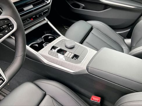 Used 2026 BMW 330i Sedan w/ M Sport Package image 18