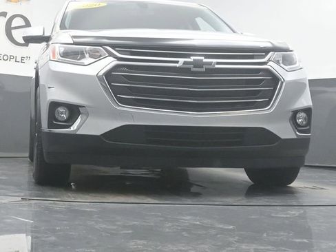 Used 2020 Chevrolet Traverse LT image 3