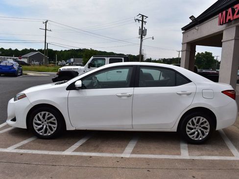 Used 2018 Toyota Corolla LE FWD image 5
