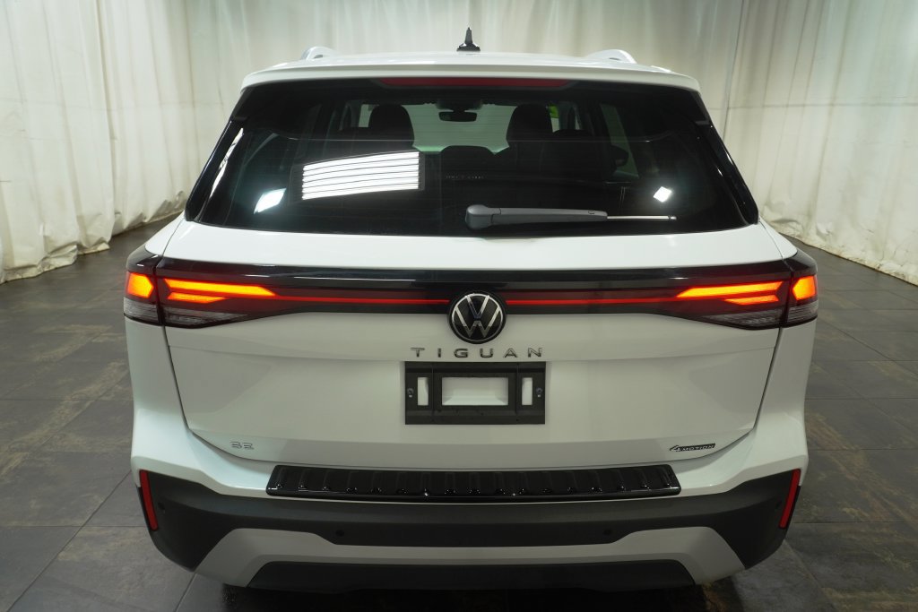 Used 2026 Volkswagen Tiguan SE AWD/4WD image 4