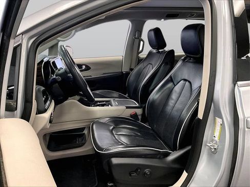 Used 2022 Chrysler Pacifica Limited AWD/4WD image 24